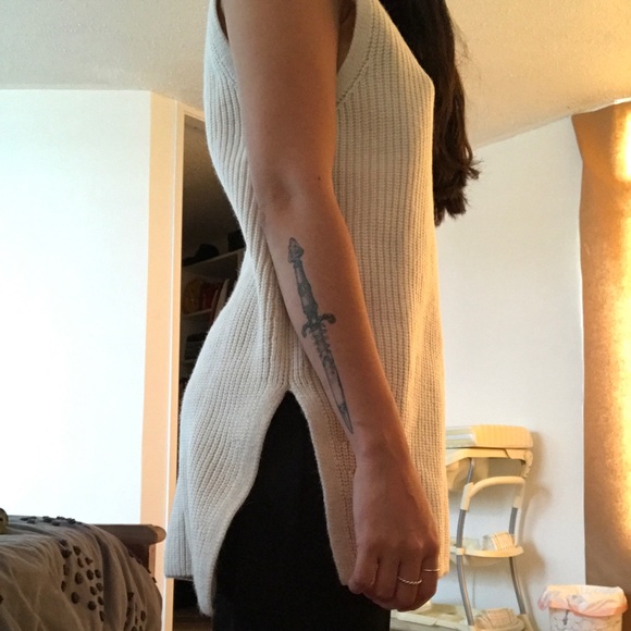 H&M vest - Picture 2 of 6